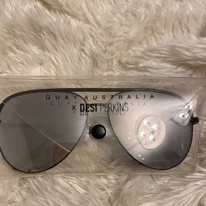 Quay (Desi Collection) Black mirrored